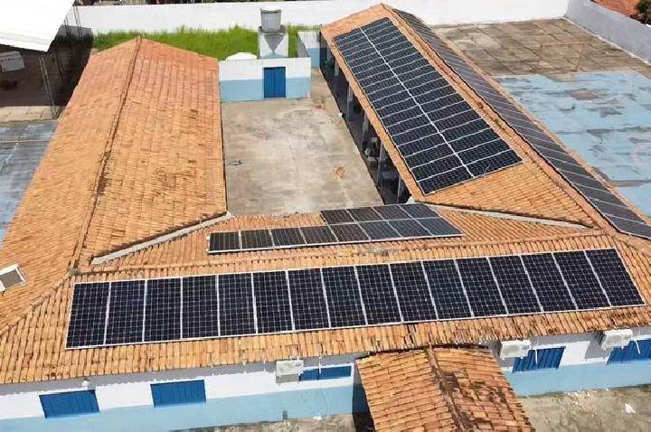 Vereador Marquinhos propõe implantação de energia solar em prédios públicos de Serrinha