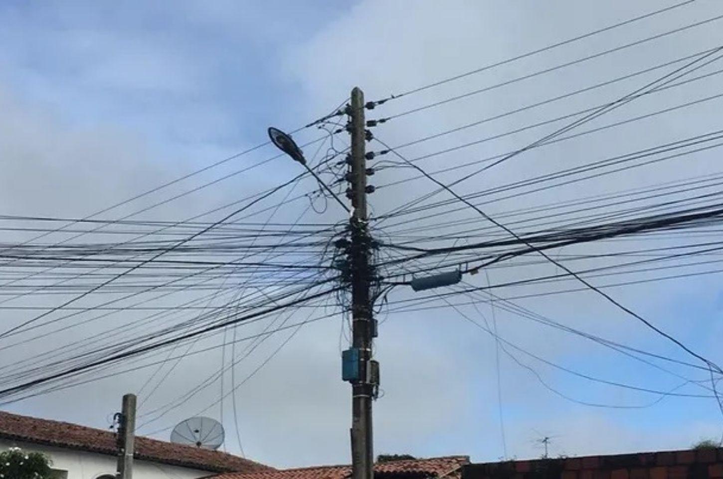 Vereador Júnior Bigode fala sobre Lei para organizar fiação de internet em Serrinha