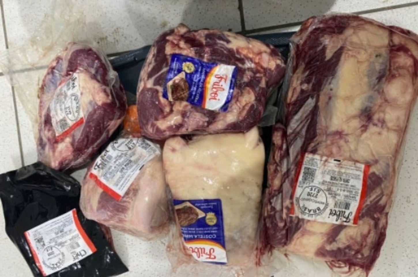 Funcionário é conduzido à delegacia por furto de carnes em Serrinha