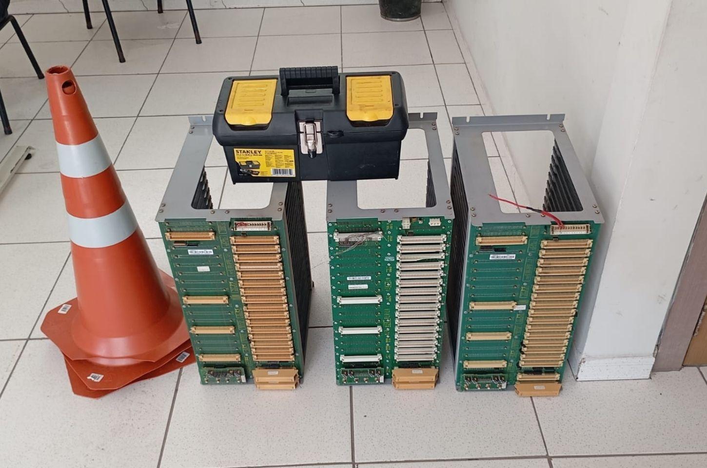 Homem é flagrado furtando equipamentos da Oi em Serrinha e é conduzido à delegacia