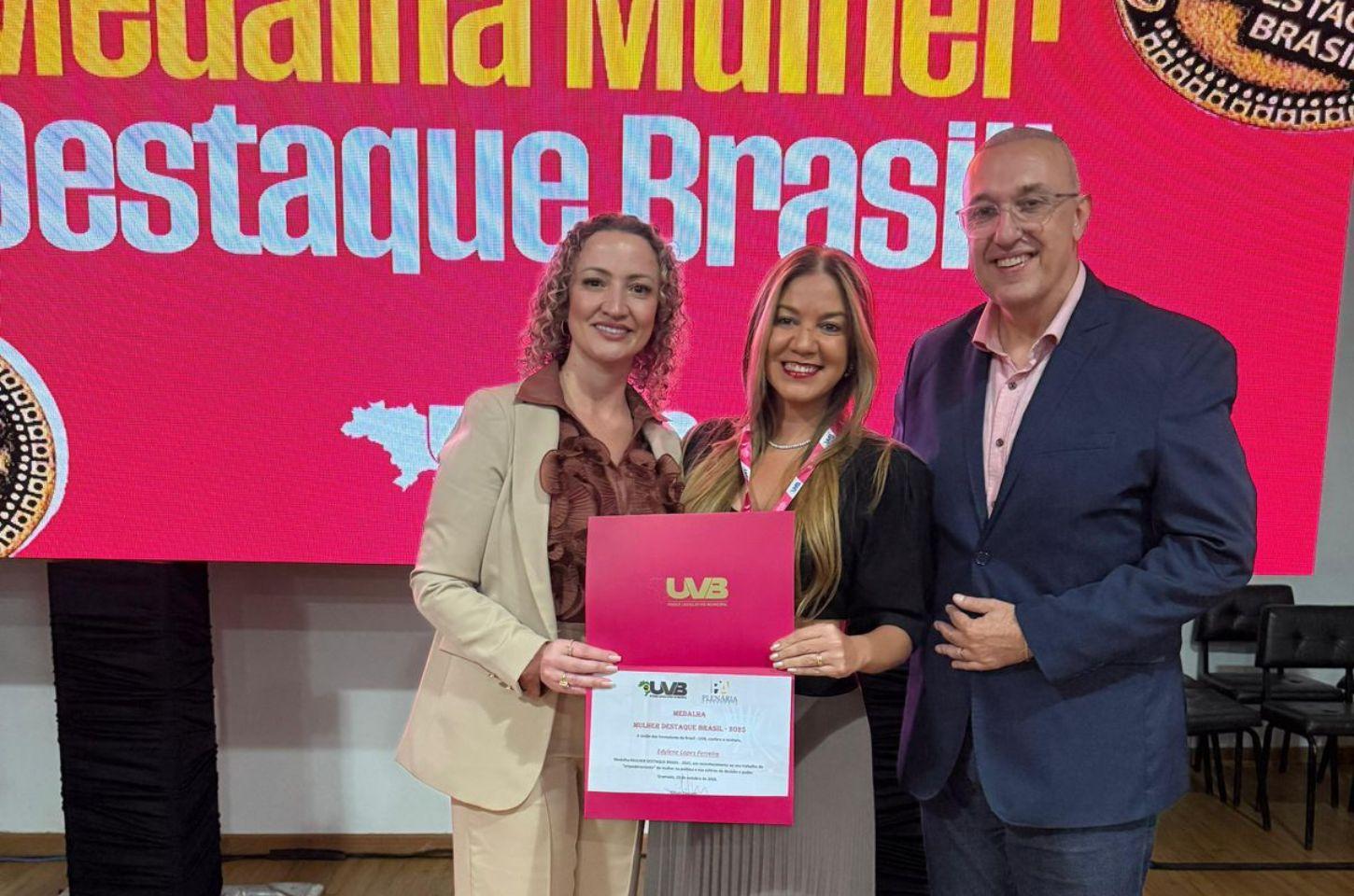 Vereadora Edylene Ferreira recebe honraria “Mulher Destaque” em Gramado (RS)